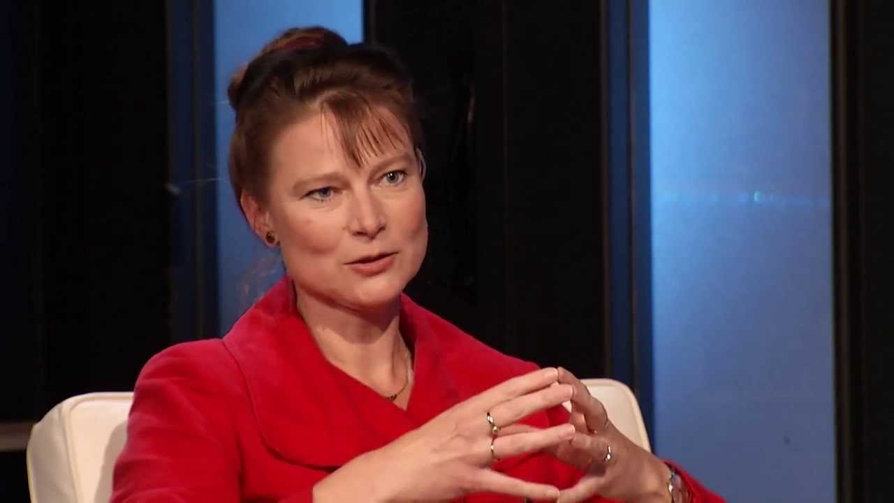 Urgenda directeur Marjan Minnesma, architect Thomas Rau en kunstenares 'Tinkebell'