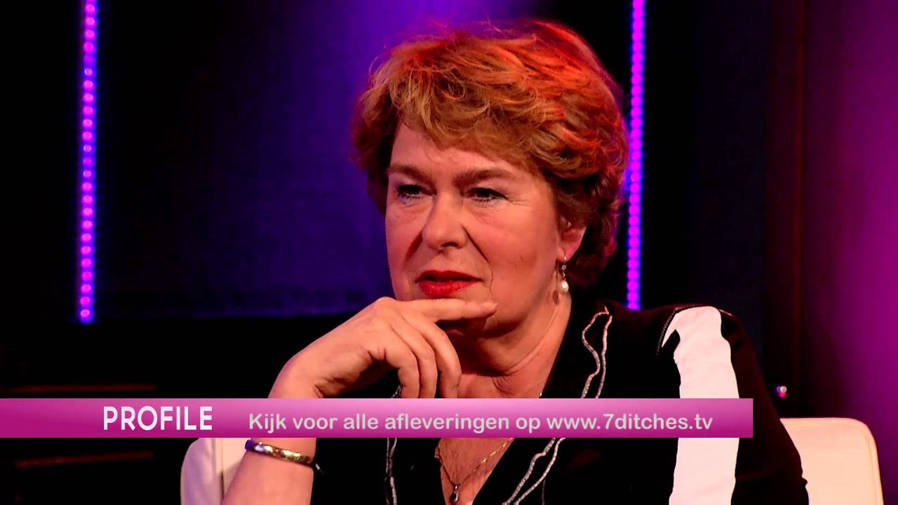 Presentator en coach Violet Falkenburg: 'Twitter is voor mij als een gezellige dorpskroeg'